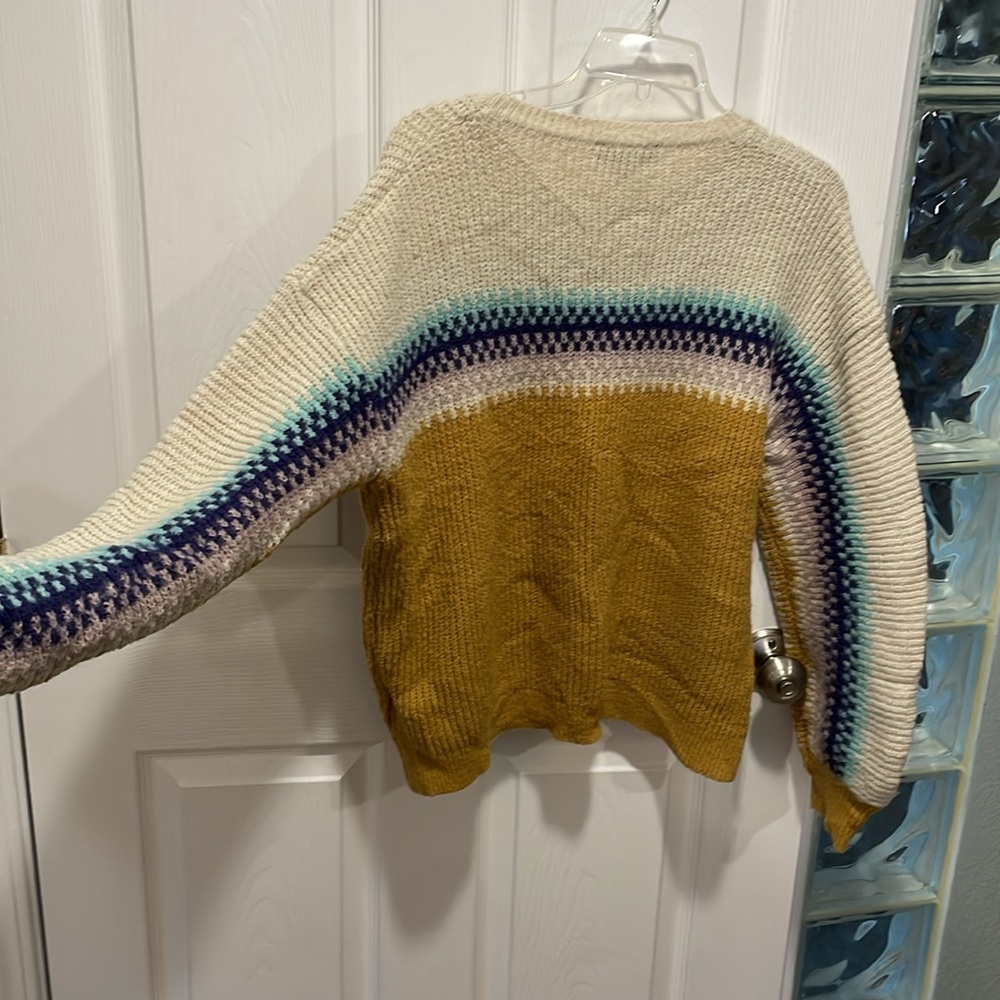 Lulu’s sweater - Picture 3 of 7